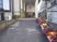 花が彩る通路