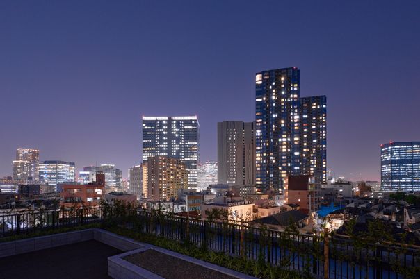 夜景を望むテラス