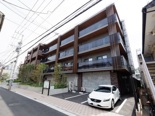 モダンな建物の外観