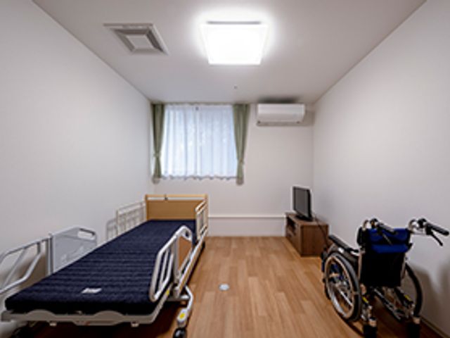 落ち着いた居室 居室 静かで落ち着いた居室は、必要な福祉用具が整っており、快適に過ごせます。