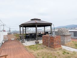 屋外の休憩スペース