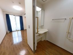 陽光差し込む居室