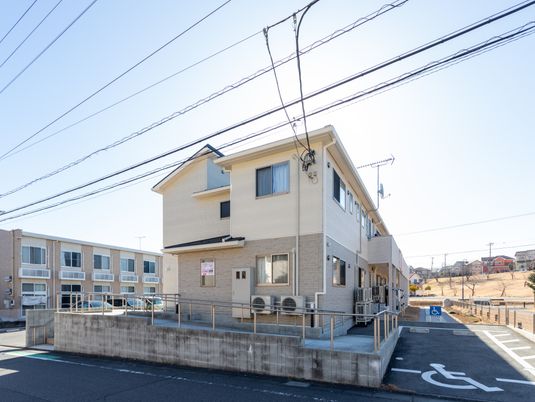 広々とした施設外観