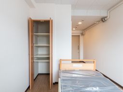 明るい居室の家具