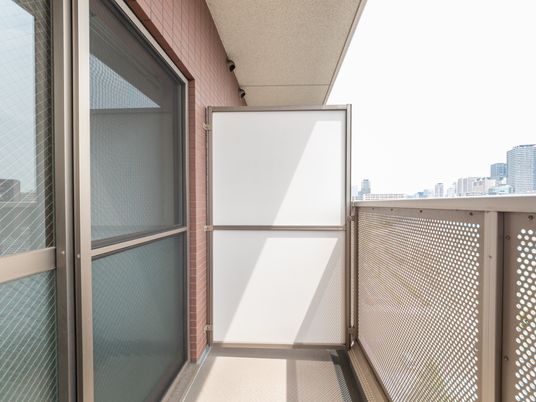 日差しのあるバルコニー