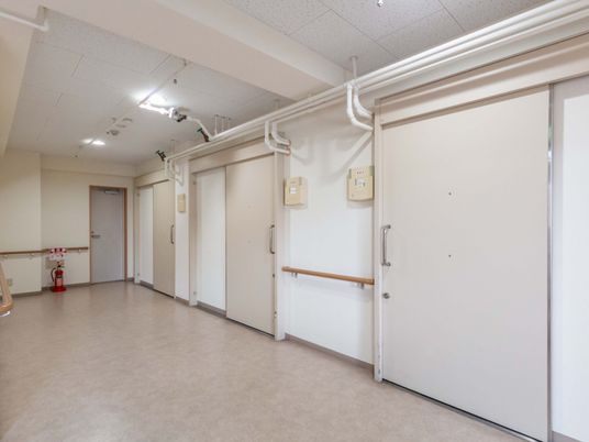 幅広い廊下