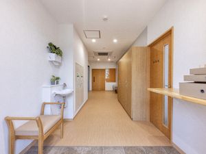 明るく清潔な廊下