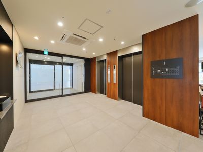 清潔で広いエントランス