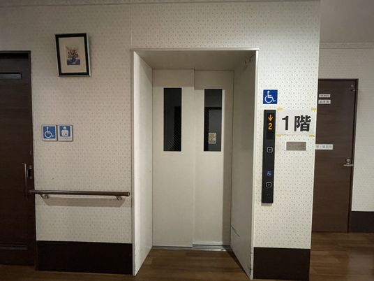 介助しやすいエレベーター