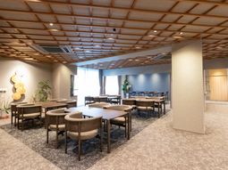 広々としたダイニングルーム