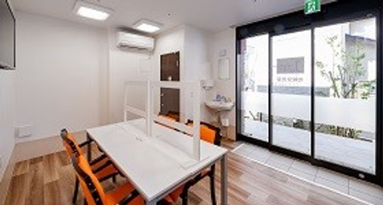 明るい雰囲気のエントランス