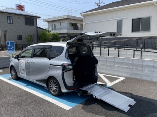 車いす対応車両の外観  