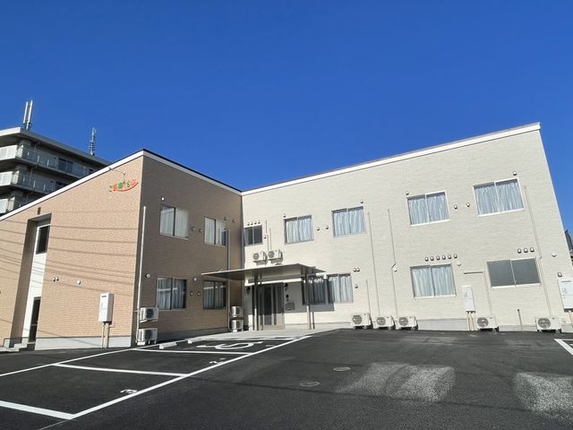 清潔感ある施設外観 外観 整った外観の職場です。清潔で明るい職場環境で、一緒に働きませんか？