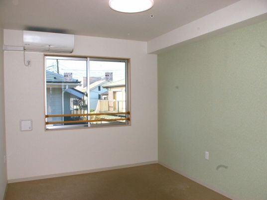 空調完備の明るい居室