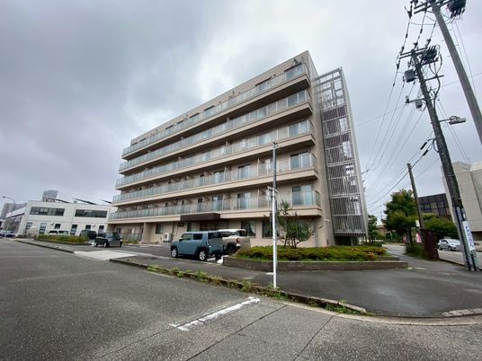 落ち着いた雰囲気の建物