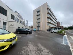 駐車場のある建物