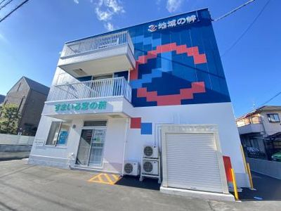 青と白の外観