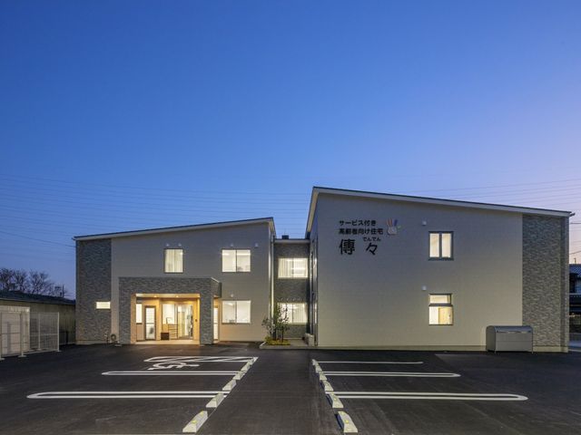清潔な施設の外観 外観 広々とした環境で働くスタッフを募集中です。明るい職場での充実した日々をお約束します。