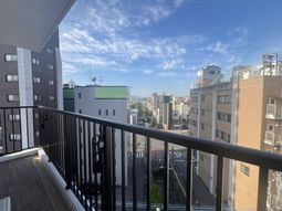 開放的なバルコニーの風景
