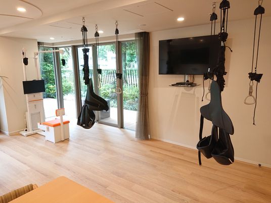 機能訓練用の器具のある部屋