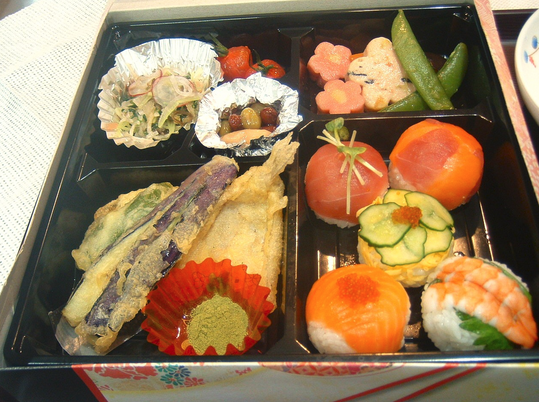 色鮮やかな料理の盛り合わせ
