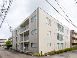 明るい外観の建物