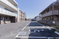 広々とした施設の駐車場