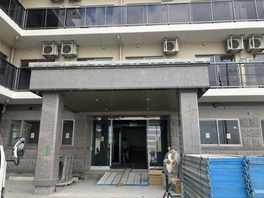 清潔感あるエントランス前