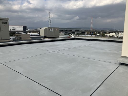 開放感ある屋上の風景