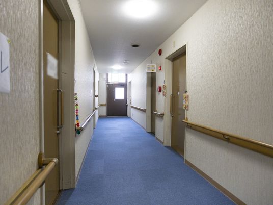明るい雰囲気の廊下