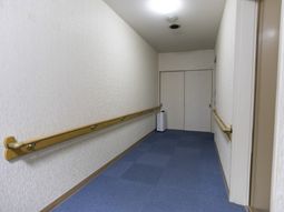 手すりのある廊下
