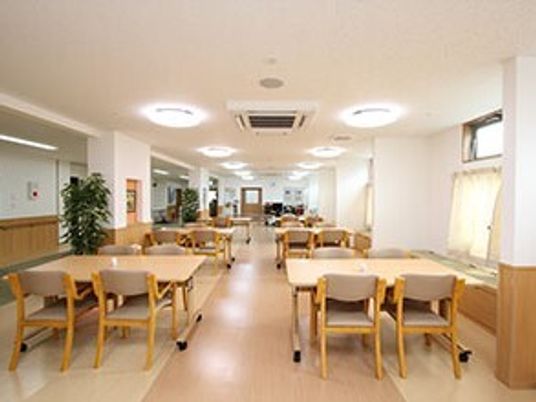 温もりのある共用ダイニング
