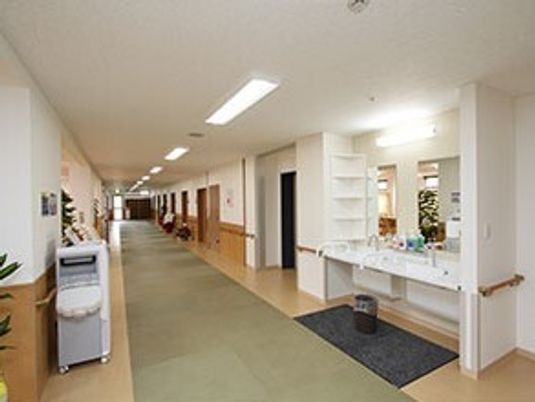 清潔で明るい廊下