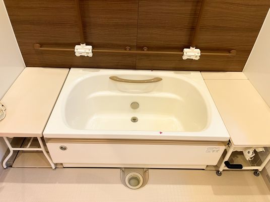 手すり付きバス設備