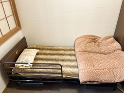 居室のベッドメンテナンス