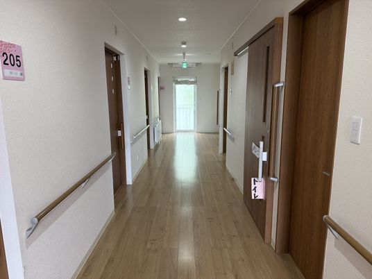 手すり付きの廊下