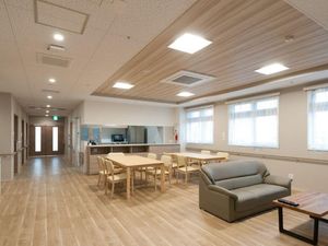 明るい共有空間のリビング  