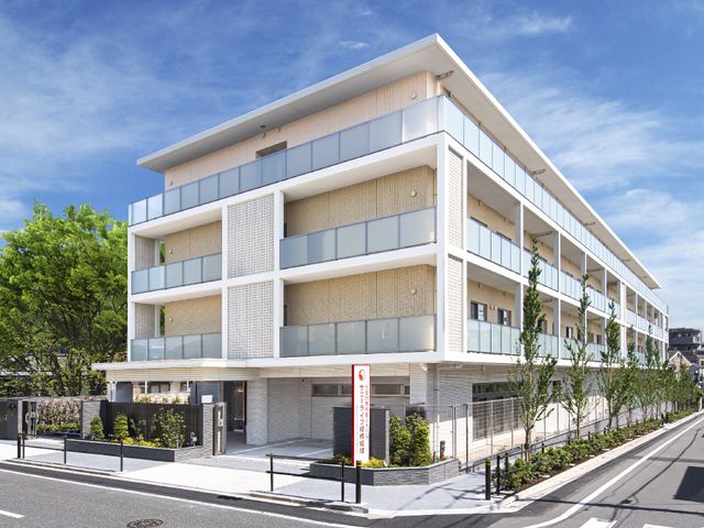 モダンな建物の外観 外観 清潔感溢れる外観の建築物で、周囲の自然とも調和しています。利用者様が過ごしやすい環境の整った施設です。