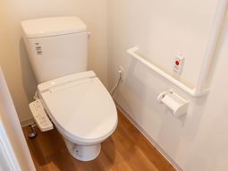 手すり付きトイレ設備