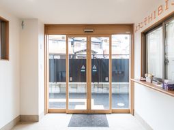 明るいエントランス