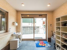 明るい玄関エントランス