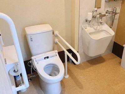 バリアフリー設計のトイレ