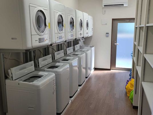 整然と並ぶ洗濯機