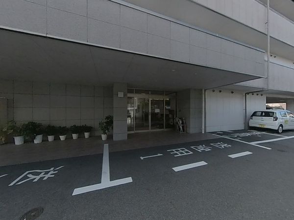 入りやすい広々エントランス