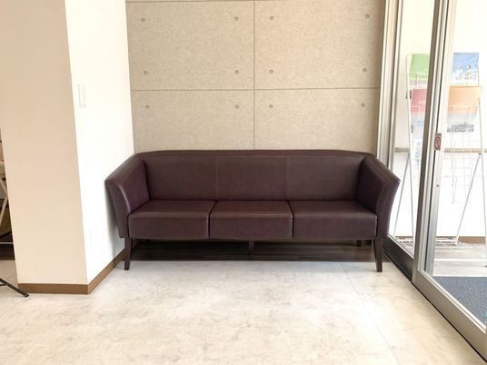 落ち着いた雰囲気のソファ