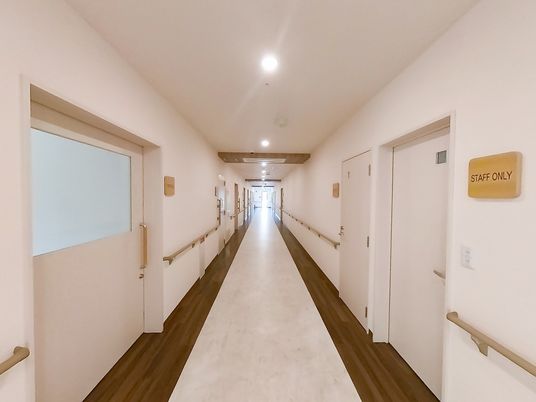 手すり付きの廊下