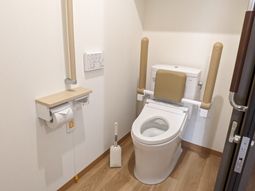 サポート充実のトイレ空間