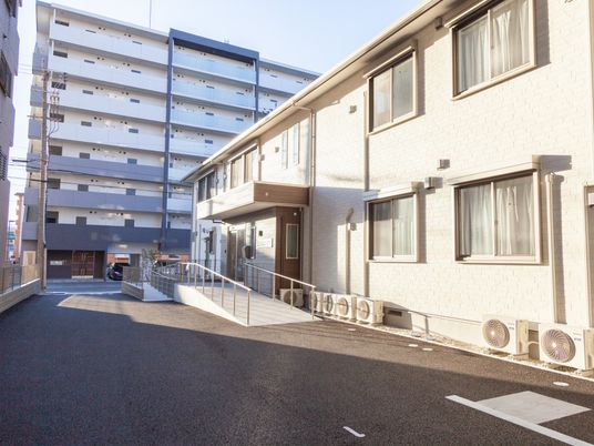 清潔で明るいエントランス
