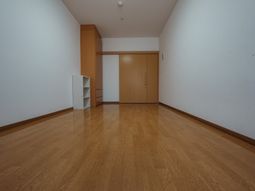 明るく広々とした居室