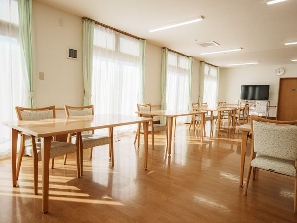 明るい空間の食堂